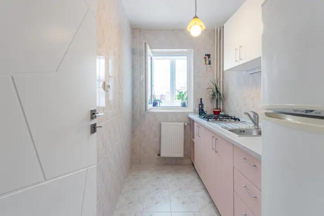 Cosy & Chic Studio Close By Victoria Square Бухарест Экстерьер фото